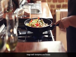 Cleaning Hacks: फ्राइंग पैन पड़ गया है काला और नहीं छूट रहा है दाग तो ये क्लीनिंग हैक्स आएंगे आपके काम... Cleaning Hacks: फ्राइंग पैन पड़ गया है काला और नहीं छूट रहा है दाग तो ये क्लीनिंग हैक्स आएंगे आपके काम...