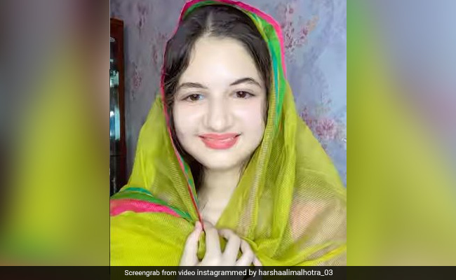 बजरंगी भाईजान की मुन्नी हर्षाली मल्होत्रा ने सिर पर पल्लू रखकर वीडियो किया शेयर, फैन्स बोले- अति सुंदर