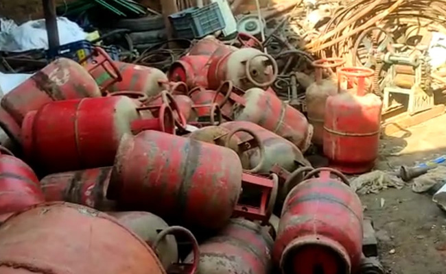 Congress Slams "Mute Spectator" Centre Over Commercial Gas Price Hike