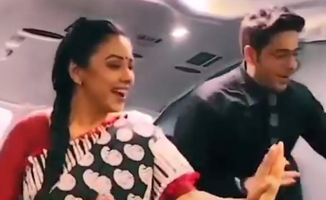 टीवी की ‘अनुपमा’ रुपाली गांगुली ने अनुज कपाड़िया के साथ प्लेन के अंदर किया जोरदार डांस, Video ने मचाया धमाका