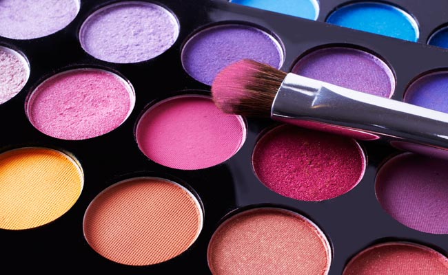 5 Eyeshadow Palettes That Shine As Bright As Sunshine Does