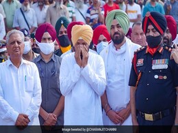 जम्मू-कश्मीर मुठभेड़ में शहीद जवानों को पंजाब ने नम आंखों से दी अंतिम विदाई जम्मू-कश्मीर मुठभेड़ में शहीद जवानों को पंजाब ने नम आंखों से दी अंतिम विदाई