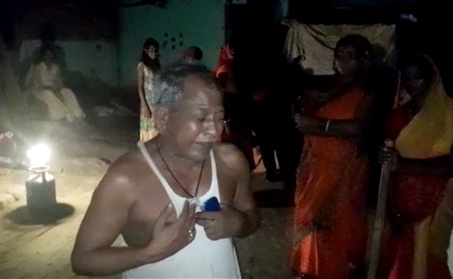 आतंकियों का निशाना बने बिहार के युवक के परिजनों का रो-रोकर बुरा हाल, बोले- 'गोलगप्पे बेचकर चलाता था घर... अब क्या होगा?'