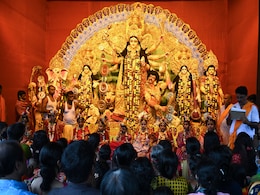 देवी दु्र्गा की प्रतिमाओं के विसर्जन के साथ पश्चिम बंगाल में दुर्गा पूजा का समापन देवी दु्र्गा की प्रतिमाओं के विसर्जन के साथ पश्चिम बंगाल में दुर्गा पूजा का समापन