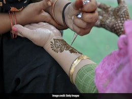 Karva Chauth 2021: 7 Easy, Simple And Beautiful Mehendi Designs You Must Try Karva Chauth 2021: 7 Easy, Simple And Beautiful Mehendi Designs You Must Try