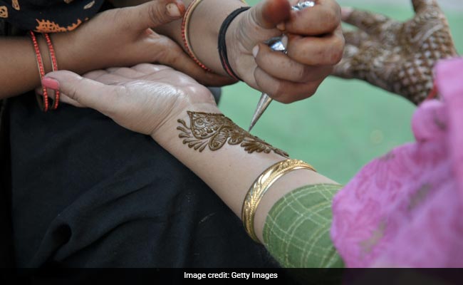 Karva Chauth Mehndi Design 2021: Mehendi Designs That Are Easy ...