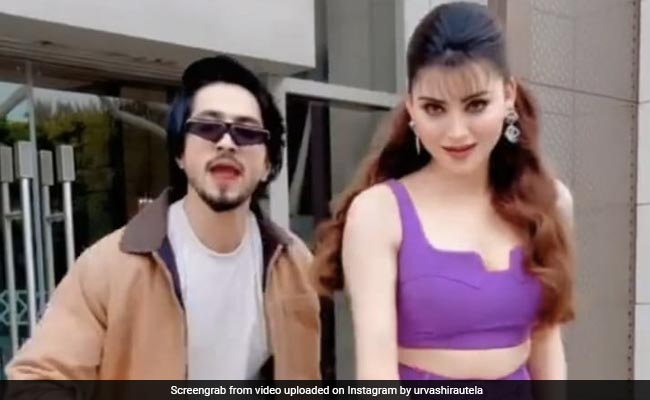 उर्वशी रौतेला ने दोस्त संग सलमान खान के सॉन्ग 'Jungle Hai Aadhi Raat Hai' पर किया शानदार डांस, Video ने मचाई धूम