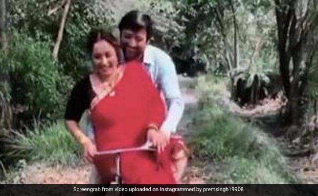 Bhojpuri: 'मेरा पति मेरा देवता है' के सेट से रानी चटर्जी ने शेयर किया वीडियो, यूं की साइकिल की सवारी