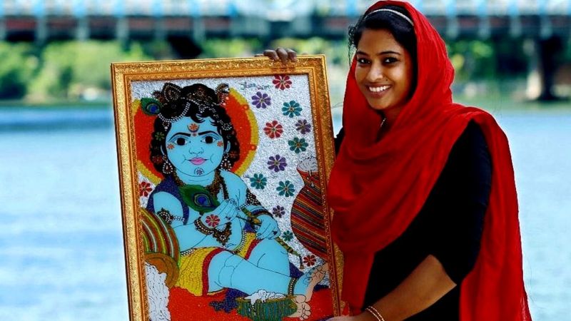 भगवान श्री कृष्ण की सुंदर पेंटिंग क्यों बनाती है ये मुस्लिम लड़की?