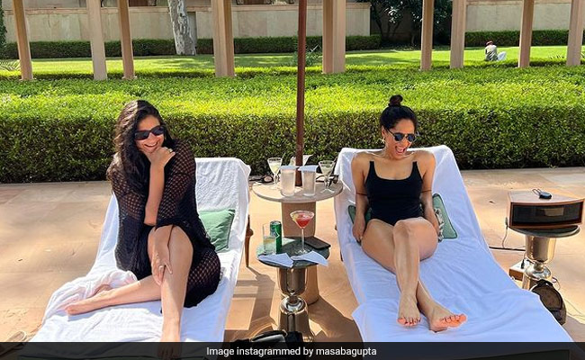 "Before Seasons Change," Masaba Gupta And Rhea Kapoor Are Chilling Like Villains In Ajabgarh