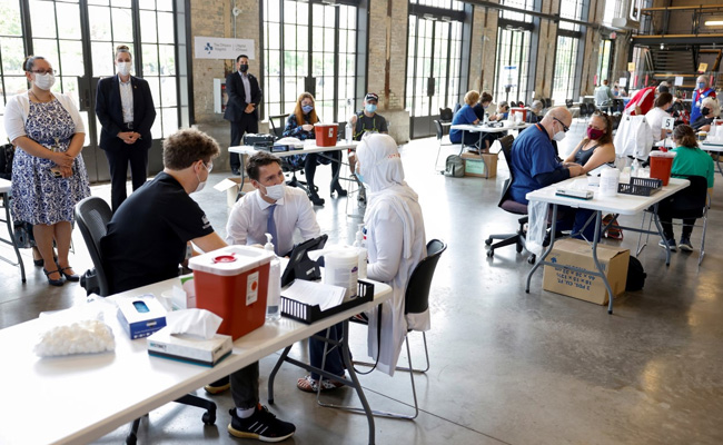 Canada's Healthcare Sector Braces For Staff Shortages As Vaccine Mandates Loom