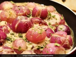 Pyaaz Ki Sabji: क्या कभी खाई है प्याज की सब्जी? यहां जानें आसान रेसिपी Pyaaz Ki Sabji: क्या कभी खाई है प्याज की सब्जी? यहां जानें आसान रेसिपी