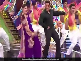 हरियाणवी गाने पर सलमान खान सपना चौधरी  के साथ झूमते आए नजर, बार-बार देखा जा रहा वीडियो हरियाणवी गाने पर सलमान खान सपना चौधरी  के साथ झूमते आए नजर, बार-बार देखा जा रहा वीडियो