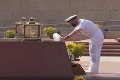 US Navy Chief Lays Wreath At National War Memorial In Delhi US Navy Chief Lays Wreath At National War Memorial In Delhi