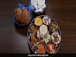 Navratri Bhog For 9 Days: नवरात्रि में मां दुर्गा को 9 दिन लगाएं ये अलग-अलग भोग Navratri Bhog For 9 Days: नवरात्रि में मां दुर्गा को 9 दिन लगाएं ये अलग-अलग भोग