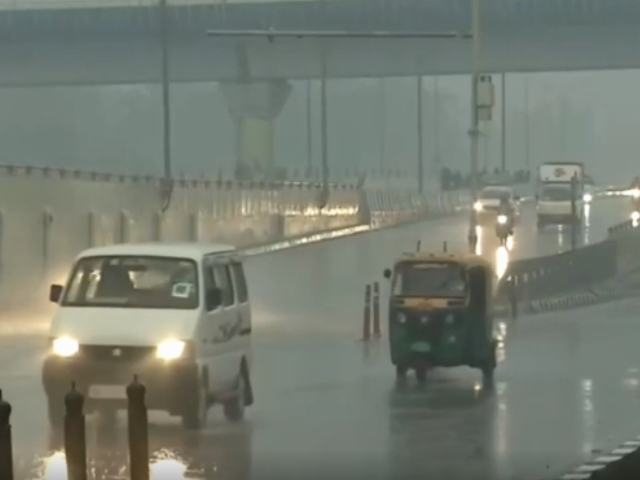 Rain Lashes Delhi, Adjoining Areas
