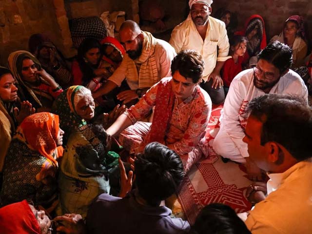 In UP, Priyanka Gandhi Meets Families Of Farmers Who Died Waiting For Fertiliser