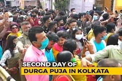 Huge Crowd At Kolkata Durga Puja Pandals Raise Covid Concerns Huge Crowd At Kolkata Durga Puja Pandals Raise Covid Concerns