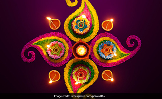 Dussehra 2021 Rangoli Designs: दशहरा के शुभ अवसर पर इन खूबसूरत रंग-बिरंगी रंगोली से सजाएं अपना घर-आंगन