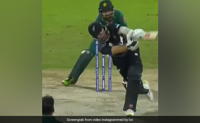 T20 WC: विलियमसन ने दिखाया 'ऋषभ पंत' जैसा करिश्मा, पाक गेंदबाज को लगाया एक हाथ से आसमानी छक्का- Video