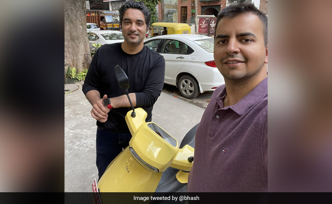 A Coffee Shop Stop Led To Twitter Chat Between Anand Mahindra And Ola CEO