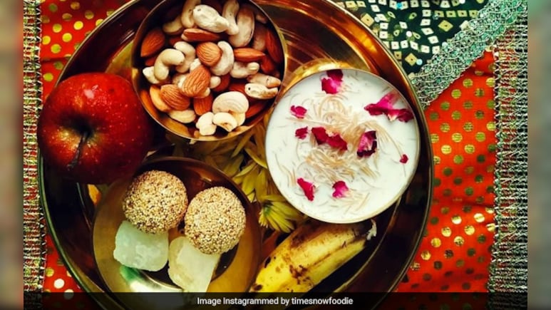 Karwa Chauth 2025: करवा चौथ पर क्यों खाई जाती है सरगी, जानिए इस थाली में कौन सी 5 चीजें है सबसे जरूरी