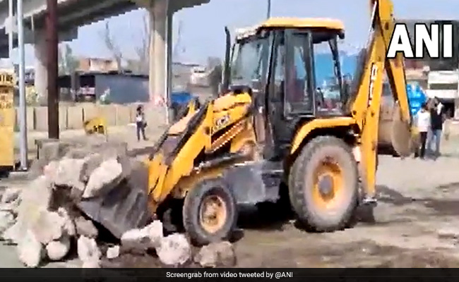 Cops Remove Barricades At Delhi's Ghazipur Border Farmers' Protest Site
