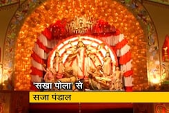 कोलकाता में दुर्गा पूजा पर मां को समर्पित पंडाल कोलकाता में दुर्गा पूजा पर मां को समर्पित पंडाल