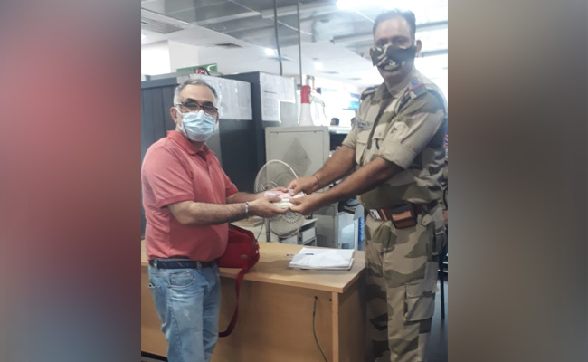 Man Lost Bag With Rs 1 Lakh At Delhi Metro, Here's How He Got It Back