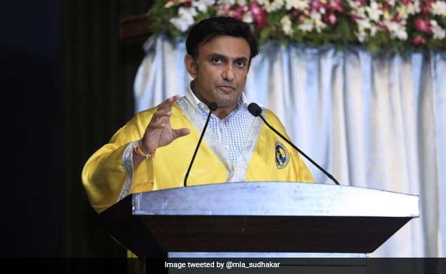 सिंगल रहना चाहती हैं आजकल की महिलाएं, नहीं देना चाहतीं बच्चे को जन्म : कर्नाटक के मंत्री का अजीबोगरीब बयान सिंगल रहना चाहती हैं आजकल की महिलाएं, नहीं देना चाहतीं बच्चे को जन्म : कर्नाटक के मंत्री का अजीबोगरीब बयान