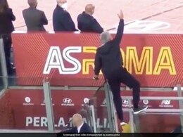 Watch: A.S. Roma Manager Jose Mourinho Hilariously Tries To Give Instructions After Being Sent Off vs Napoli In Serie A Watch: A.S. Roma Manager Jose Mourinho Hilariously Tries To Give Instructions After Being Sent Off vs Napoli In Serie A