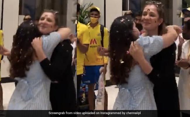 दीपक चाहर ने भरे स्टेडियम में किया प्यार का इजहार, फिर होटल में धोनी-साक्षी ने मिलकर 'कपल' का किया ऐसा हाल- Video