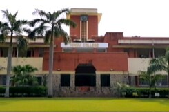 DU Admissions: Over 30,000 Applications Were Received On Opening Day DU Admissions: Over 30,000 Applications Were Received On Opening Day