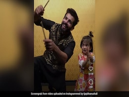 जय भानुशाली ने बेटी तारा के साथ किया गरबा, बार-बार देखा जा रहा है ये क्यूट वीडियो जय भानुशाली ने बेटी तारा के साथ किया गरबा, बार-बार देखा जा रहा है ये क्यूट वीडियो