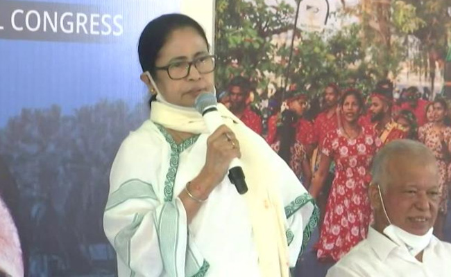 "<i>Acche Din</i> Doesn't Mean Skyrocketing Prices": Mamata Banerjee
