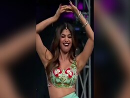 शिल्पा शेट्टी ने ‘तू चीज बड़ी है मस्त’ गाने पर किया ऐसा डांस, लोग बोले- गाने में रवीना नहीं आपको होना चाहिए था...देखें Video शिल्पा शेट्टी ने ‘तू चीज बड़ी है मस्त’ गाने पर किया ऐसा डांस, लोग बोले- गाने में रवीना नहीं आपको होना चाहिए था...देखें Video