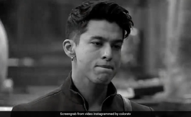 <i>Bigg Boss 15</i>: Called Out By Salman Khan For The Vidhi Pandya Incident, Pratik Sehajpal Breaks Down