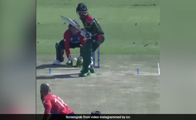 छक्का मारने के लिए चहलकदमी करने लगा बांग्लादेशी बल्लेबाज, मोईन अली ने ऐसे फंसा कर किया आउट- Video