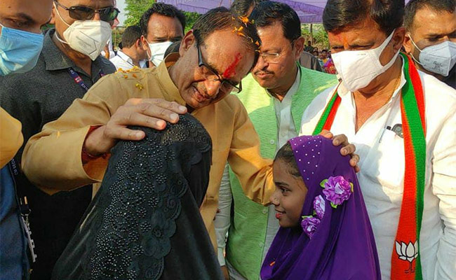 Congress Vs BJP Over <i>'Kanya Pujan'</i> Ritual Before Madhya Pradesh Bypolls