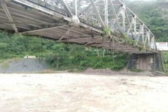 Flights Cancelled, Tourists Stranded As Torrential Rains Hit North Bengal Flights Cancelled, Tourists Stranded As Torrential Rains Hit North Bengal