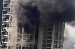 Man Falls From 19th Floor Trying To Escape Fire At Mumbai High-Rise Man Falls From 19th Floor Trying To Escape Fire At Mumbai High-Rise