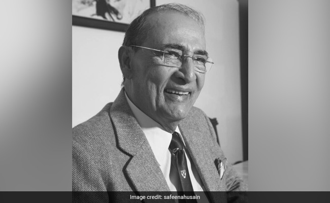 Yusuf Hussain Was "Kind And Full Of Warmth": Abhishek Bachchan, Farhan Akhtar, Manoj Bajpayee And Others Tweet Tributes