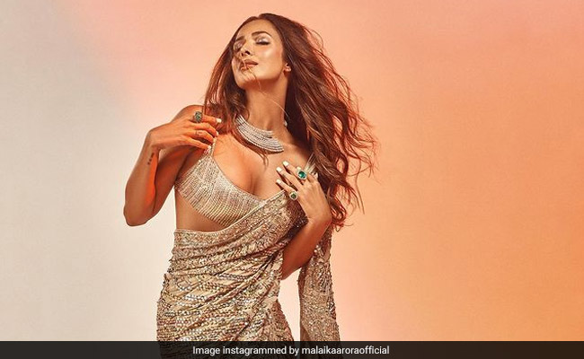 साड़ी में वजन छिपाना और हाइट बढ़ाना है बिल्कुल आसान, ये शानदार ट्रिक्स फॉलो कर दिख सकती हैं कमाल!