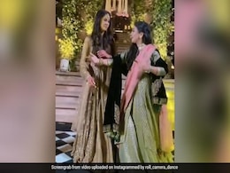 शादी में मां के साथ डांस परफॉर्मेंस देते हुए रोने लगी दुल्हन, Video ने जीता लोगों का दिल, देखकर भर आएंगी आपकी आंखें शादी में मां के साथ डांस परफॉर्मेंस देते हुए रोने लगी दुल्हन, Video ने जीता लोगों का दिल, देखकर भर आएंगी आपकी आंखें