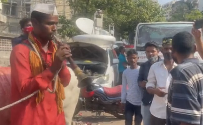 मन्नत के बाहर जश्न का माहौल, ढोल-नगाड़ों के बीच शाहरुख के साथ घर पहुंचे आर्यन