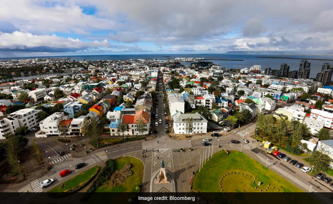 A Shorter Work Week Was An "Overwhelming Success" In This Country