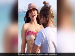 उर्वशी रौतेला ने वीडियो शेयर कर दी करवाचौथ की बधाई, फैन ने कहा- ऐसे कौन विश करता है बहन? देखें Video उर्वशी रौतेला ने वीडियो शेयर कर दी करवाचौथ की बधाई, फैन ने कहा- ऐसे कौन विश करता है बहन? देखें Video