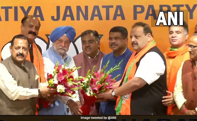 जम्मू-कश्मीर नेशनल कान्फ्रेंस नेता देवेंद्र राणा और सुरजीत सिंह BJP में हुए शामिल