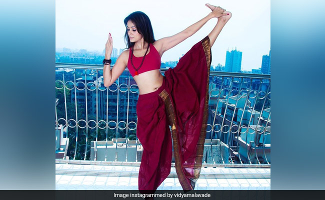 विद्या मालवाड़े से सीखें फ्लाइंग पिजन पोज, बढ़ाएं मसल्स की स्ट्रैंथ और फ्लैक्सिबिलिटी