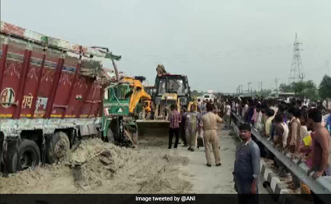 15 Killed In Bus-Truck Collision In Uttar Pradesh's Barabanki